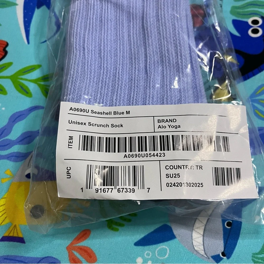 New Alo Yoga Unisex Scrunch Socks in Seashell Blue